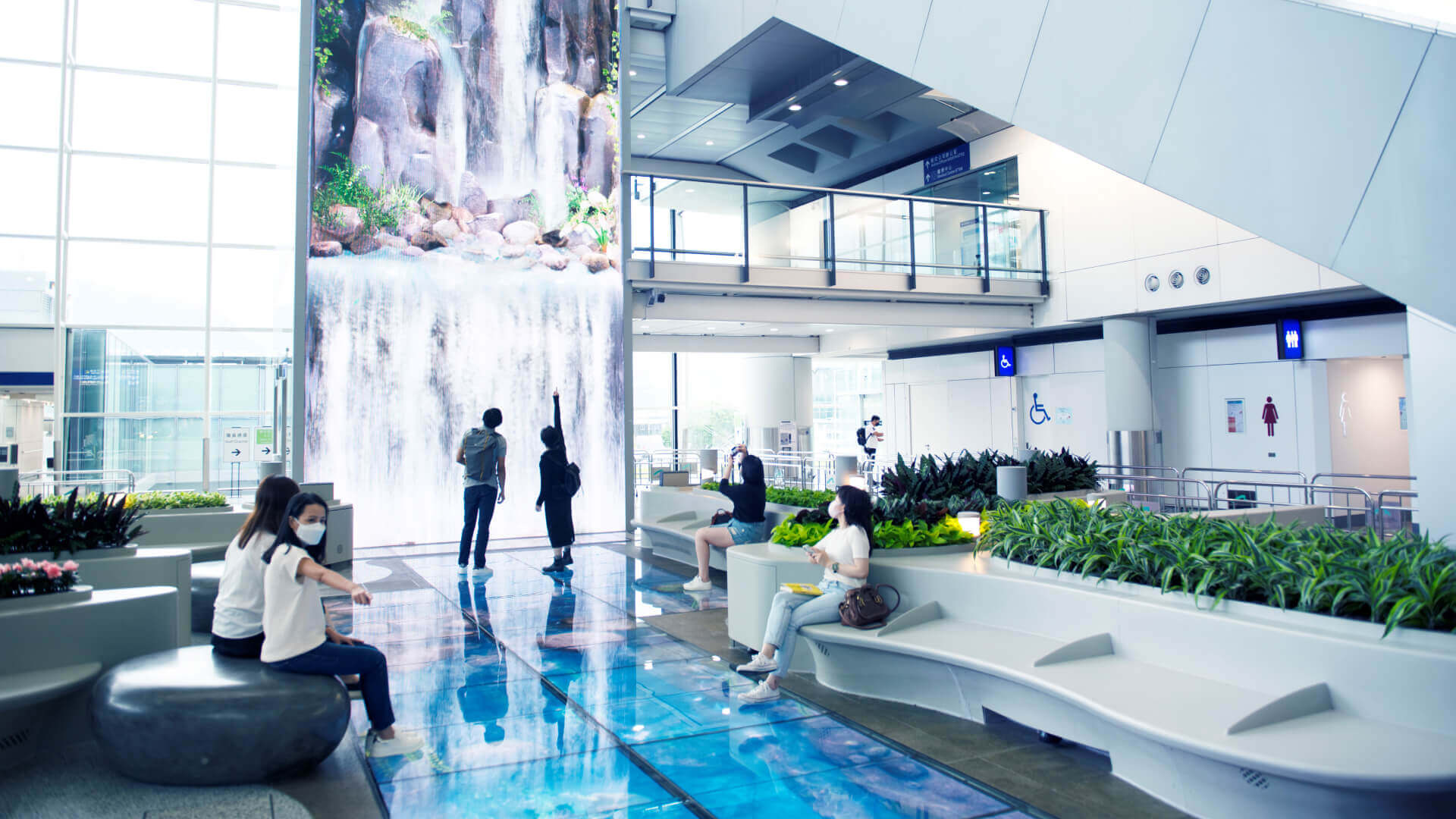 Discovering the lure of luxury at Hong Kong Airport and with Le Clos at DXB  - The Moodie Blog